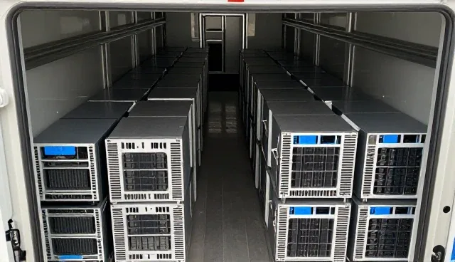 系统架构设计如何影响性能表现与适用场景